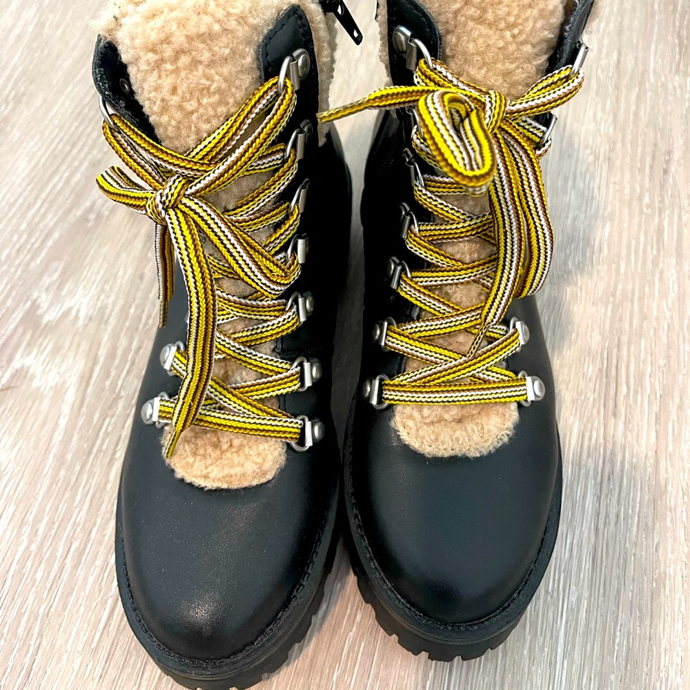Steve Madden Rainer leather & fur boot size 6